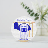 Blauw en wit honkbal jersey verjaardagsfeestje kaart (Staand voorkant)