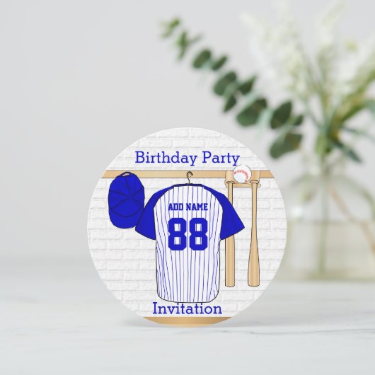 Blauw en wit honkbal jersey verjaardagsfeestje kaart (Staand voorkant)