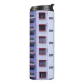 Blauw en wit hoogstijgend gebouw thermosbeker (Gedraaid links)