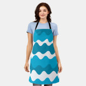 Blauw en wit horizontaal golvenpatroon schort (Gedragen)