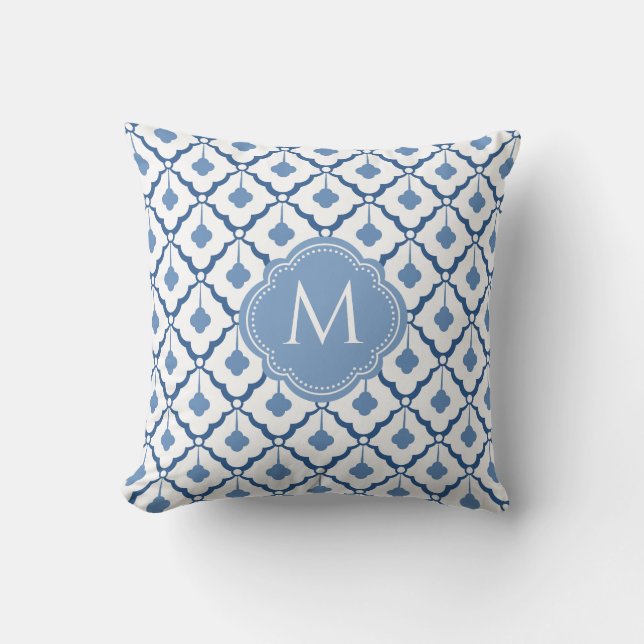 Blauw en wit keramisch patroon met monogram kussen (Voorkant)