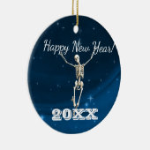Blauw en wit kerstskelet "Kerstmis 20xx"-Ceram Keramisch Ornament (Rechts)