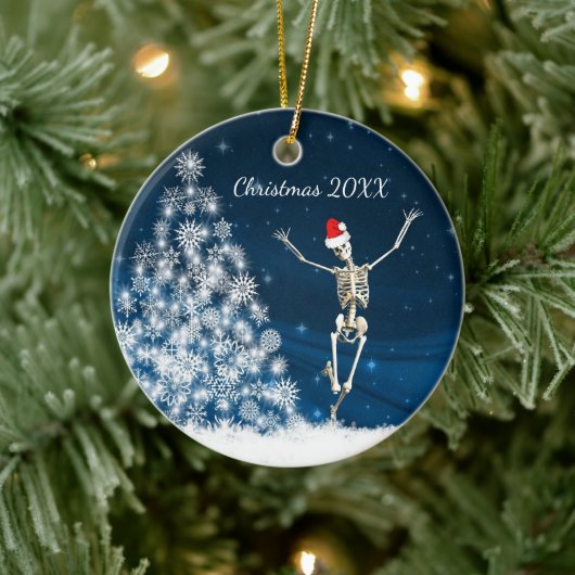Blauw en wit kerstskelet "Kerstmis 20xx" Keramisch Ornament (Boom)