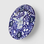 Blauw en wit konijn Bunny Bird Flower Scroll Bord Ronde Klok (Hoek)