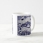 Blauw en wit konijn Hare Duo Woodland Leaves Tile Koffiemok (Voorkant rechts)
