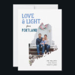 Blauw en Wit Liefde en Licht van Maine Feestdagenkaart<br><div class="desc">Je bent er trots op uit Maine te komen, stuur een beetje luchtige trots dit vakantieseizoen uit met deze ene foto Chanoeka vakantiekaart met textuur type in maagdenpalmblauw en marine en geaccentueerd met sneeuwvlokken. Personaliseer met uw eigen boodschap van vrolijkheid, locatie, het jaar, uw familienaam tekst en drie van uw...</div>