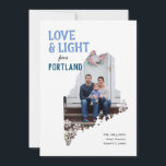 Blauw en Wit Liefde en Licht van Maine Feestdagenkaart<br><div class="desc">Je bent er trots op uit Maine te komen, stuur een beetje luchtige trots dit vakantieseizoen uit met deze ene foto Chanoeka vakantiekaart met textuur type in maagdenpalmblauw en marine en geaccentueerd met sneeuwvlokken. Personaliseer met uw eigen boodschap van vrolijkheid, locatie, het jaar, uw familienaam tekst en drie van uw...</div>