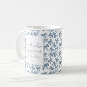 Blauw en wit lintpatroon aangepaste quote koffiemok (Voorkant links)