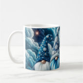 Blauw en Wit Majestueus Kerstkabouters Kosmisch Koffiemok (Links)