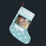 Blauw en wit met sterren foto en naam eerst kleine kerstsok<br><div class="desc">Personaliseer deze ijsblauwe kerstfoto kous met een naam voor en achter. Ontworpen in blauw, met witte sterren. Vervang de foto door je eigen foto voor Baby's First Christmas Op de achterkant, 'I've been good this year'</div>