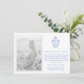 Blauw en wit monogram babyshower foto bedankkaart (Staand voorkant)