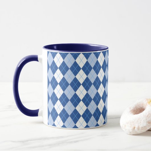 Blauw en wit, naadloos argyle-patroon mok (Met donut)
