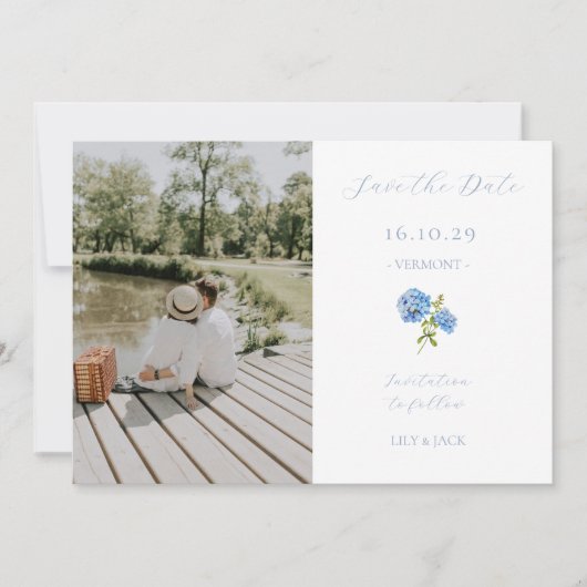 Blauw en wit paar foto Floral Hydrangea Save The Date (Voorkant)