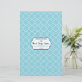 Blauw en wit Quatrefoil-witboek (Staand voorkant)