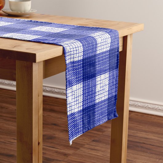 Blauw en wit ruitjespatroon met vette strepen korte tafelloper