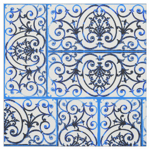 Blauw en wit scrollwork patroon stof