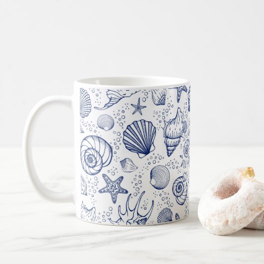 Blauw en Wit Seashell Zeestervis Nautische Mok (Met donut)
