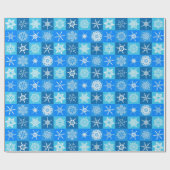 Blauw en wit Snowflakes Gecontroleerd Patroon Cadeaupapier (Vlak)