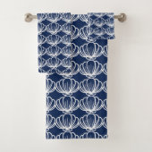 Blauw en wit Zee Shell Pattern Bad Handdoek (Insitu)
