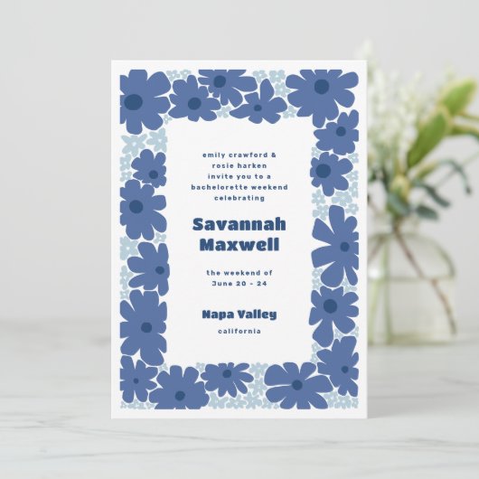 Blauw en Witte Groovy Bloemen Boho Bachelorette Kaart (Staand voorkant)