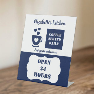 Blauw en witte koffie wordt dagelijks 24 uur geser reclamebord met voetstuk