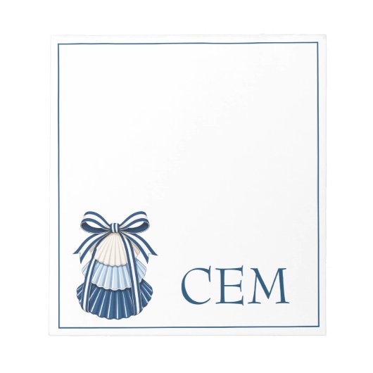 Blauw en Witte Schelpen en Lint Monogram Notitieblok (Voorkant)