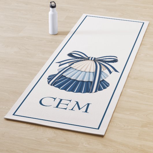 Blauw en Witte Schelpen en Lint Monogram Yogamat (In situ)