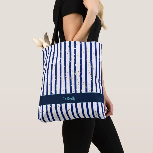 Blauw en Witte Strepen Modern Monogram Tote Bag (Dichtbij)