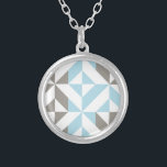 Blauw en zilver Geometric ZigZag Zilver Vergulden Ketting<br><div class="desc">Een trendy abstract,  geometrisch gebogen patroon in blauw en zilver grijs.</div>
