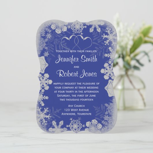 Blauw en Zilver Sneeuwvlok Bruiloft Uitnodiging (Staand voorkant)