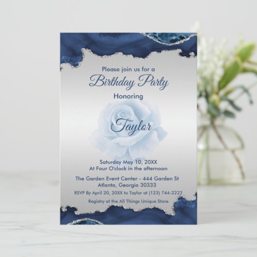 Blauw en Zilver Verjaardag Uitnodiging (Staand voorkant)