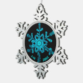 Blauw en zwart, aangepaste Initialen en jaar Tin Sneeuwvlok Ornament (Rechts)