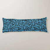Blauw en zwart motief | Geometrisch doolhofpatroon Lichaamskussen (Achterkant)