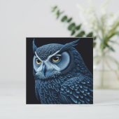 Blauw en Zwarte Serieuze Uil (Staand voorkant)