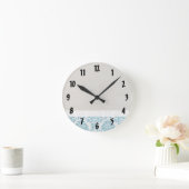 Blauw filigraan Damask Monogram Initiaal wandklok (Huis)