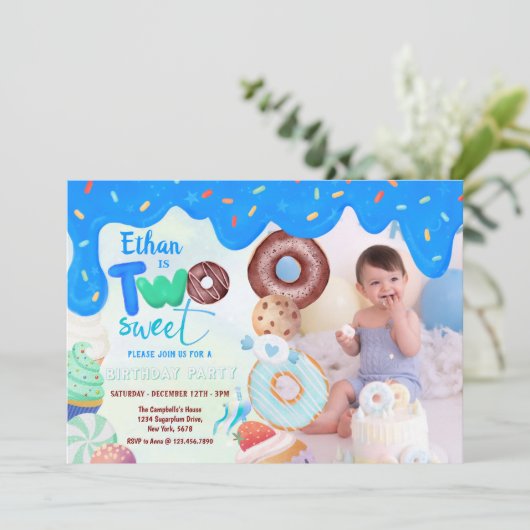 Blauw Frosting Two Sweet Boy Donut Verjaardag Kaart (Staand voorkant)