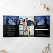 Blauw Galaxy Romantisch Koppel Foto Bruiloft Drieluik Uitnodiging (Binnen)
