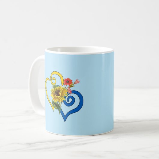 Blauw geel verdraaid hart met zonnebloem op blauw mok (Voorkant links)