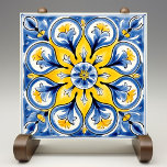 Blauw Geel Zonnig Azulejos Elegantie Tegeltje<br><div class="desc">Omarm de tijdloze charme van mediterrane stijl met onze Sunny Azulejos Elegance Keramische Tegel. Geïnspireerd door de klassieke Portugese azulejos, legt deze prachtig ontworpen tegel de essentie van het ambacht vast door zijn levendige gele en diepblauwe palet. De ingewikkelde bloempatronen en de vloeiende rondingen weerspiegelen het kunstwerk van de Europese...</div>