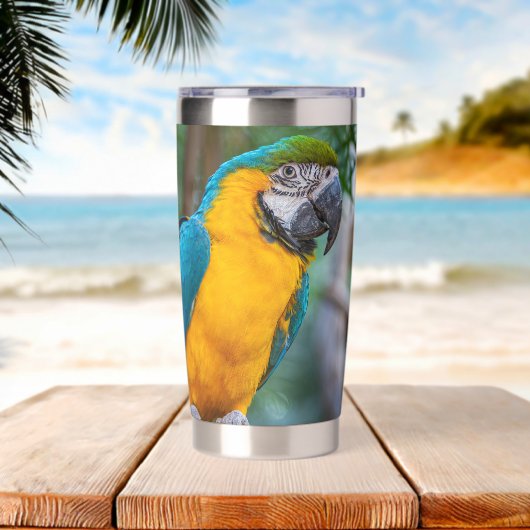 Blauw-gele Ara Geïsoleerde Drinkbeker (Strand)