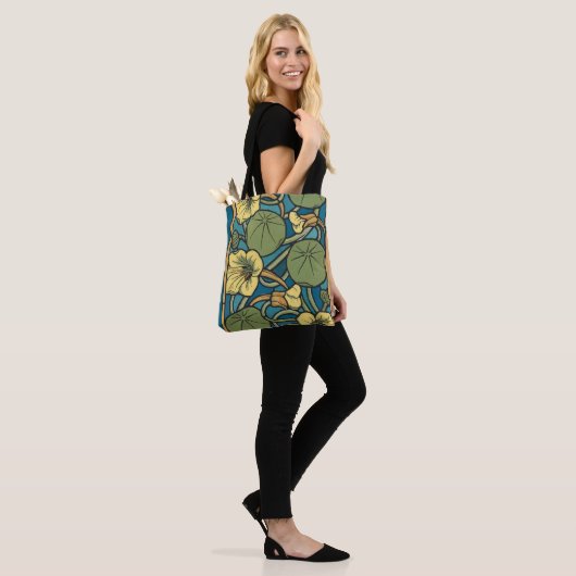 Blauw gele Nasturtium Flower Nouveau Pattern Tote Bag (Op model)