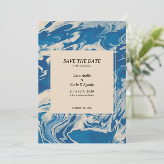 Blauw gemarmerde moderne kustbruiloft save the date (Staand voorkant)