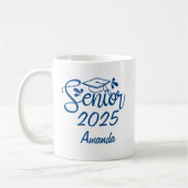 Blauw Gepersonaliseerde Naam Senior 2025 Koffiemok (Links)