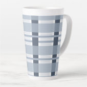 Blauw geruit en gestreept latte mok (Rechterhoek)