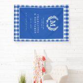 Blauw geruit monogram wapen trouwwelcome spandoek (Insitu)