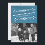 Blauw gesclanteerde Chalkboard-feestdag Fotoplatte Kaart<br><div class="desc">Elegant en stijlvol gesclanteerd Chalkboard Holiday Photo Flat Kaart in koninklijk blauw met een kunstdecogrens en een trendy chalkboard look background. Deze kleine en trendy fotokaart is gemakkelijk aan te passen met een charmerende familiefoto en een aangepaste kerstgroet. Klik op 'Aanpassen' voor meer verpersoonlijkingsopties. Foto © Storytree Studios, Stanford, CA...</div>