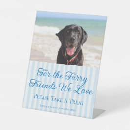 Blauw Gestreepte Kust Foto Hond Treat Huwelijksgun Reclamebord Met Voetstuk