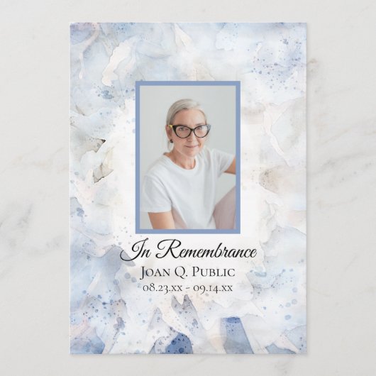 Blauw getinte anjer begrafenisdienst programmakaart (Voorkant)