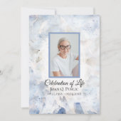 Blauw getinte anjer viering van het leven begrafen kaart (Voorkant)