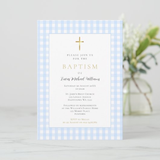 Blauw Gingham Baby Jongens Doop Uitnodiging (Staand voorkant)